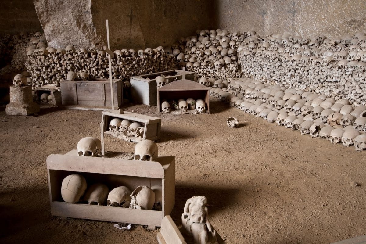 luoghi infestati Cimitero delle Fontanelle